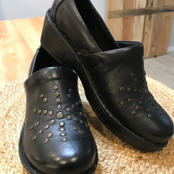 Born Surina Black Clogs-NWT